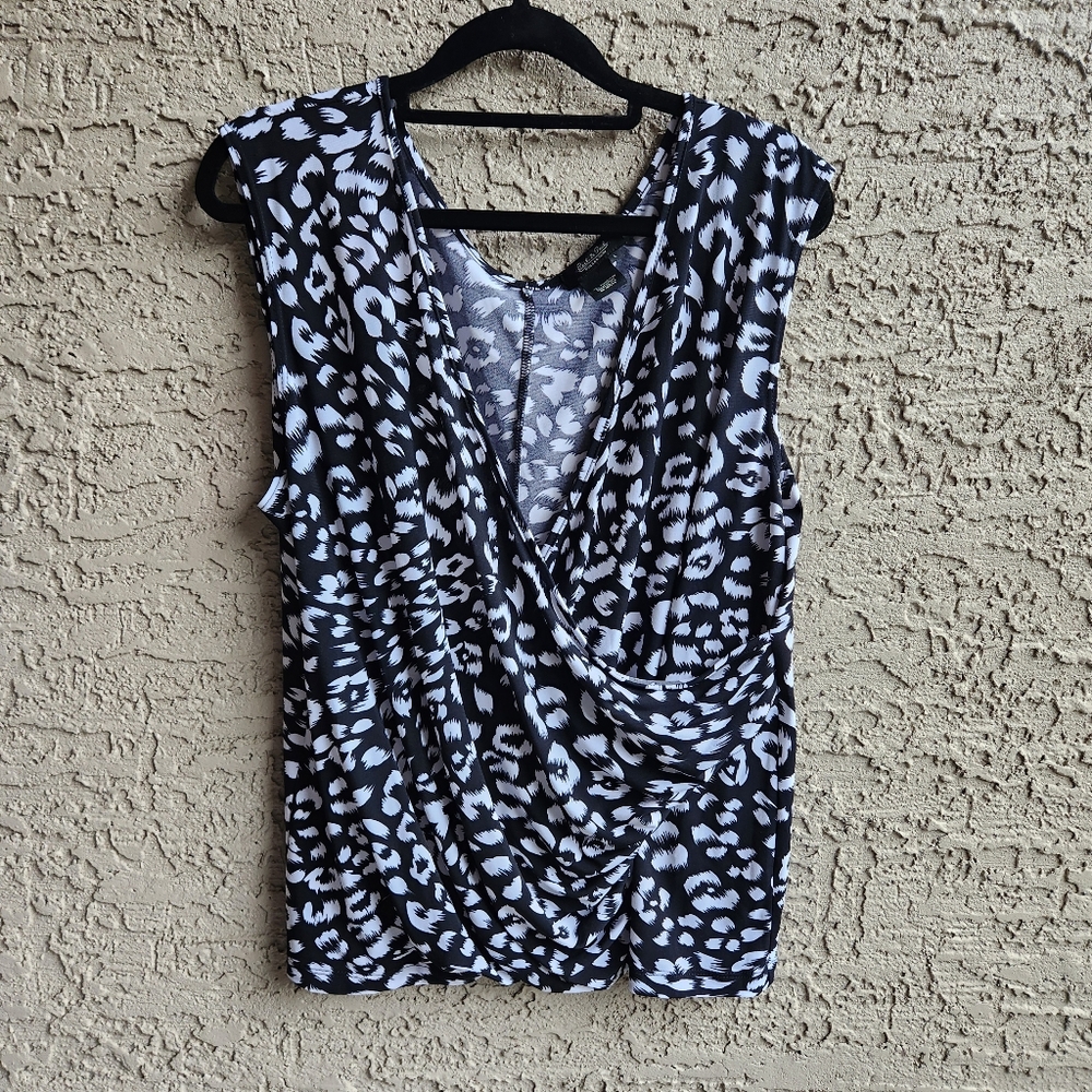 Peck & Peck Collection Faux Wrap Sleeveless Black and White Top Size Large